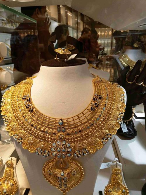 迪拜黄金街 (见过各式金饰,没见过如此高大上金饰品,尤其金戒指直径一